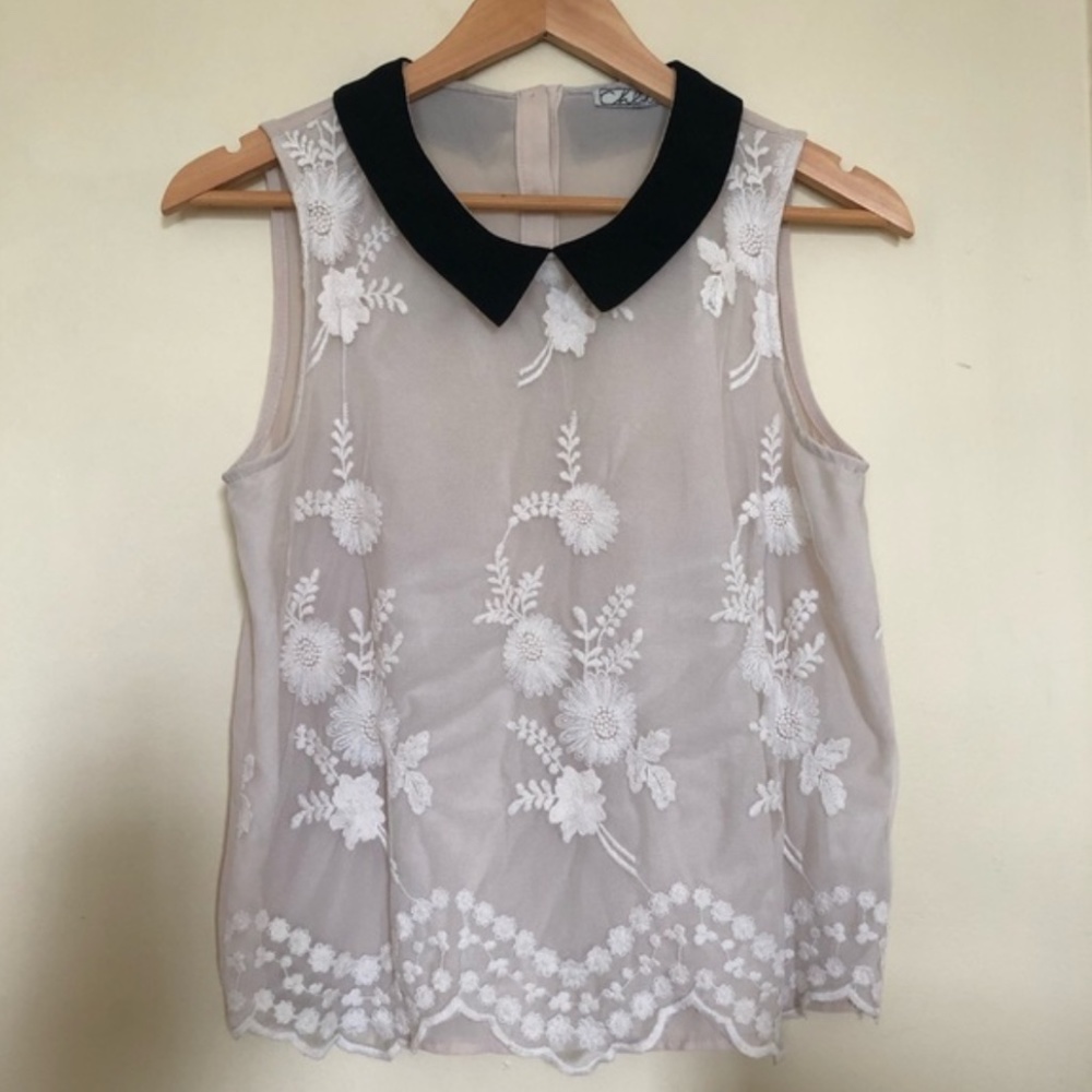 Chloe K floral lace front top w/ Peter Pan collar